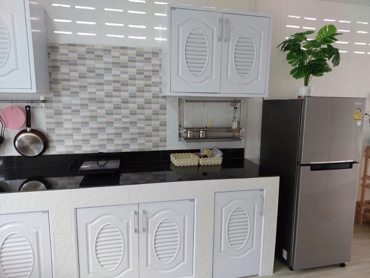Happy Space: Cozy 2-Bedroom Villa with Free WiFi and Parking Nakhon Phanom Exterior photo