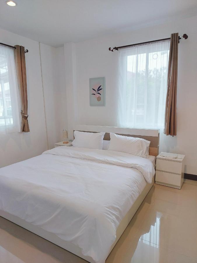 Happy Space: Cozy 2-Bedroom Villa with Free WiFi and Parking Nakhon Phanom Exterior photo