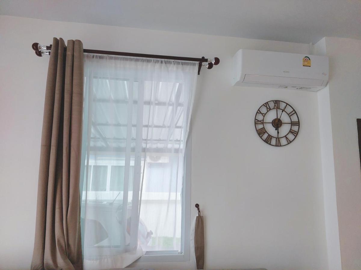 Happy Space: Cozy 2-Bedroom Villa with Free WiFi and Parking Nakhon Phanom Exterior photo