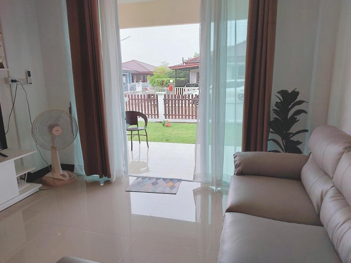 Happy Space: Cozy 2-Bedroom Villa with Free WiFi and Parking Nakhon Phanom Exterior photo