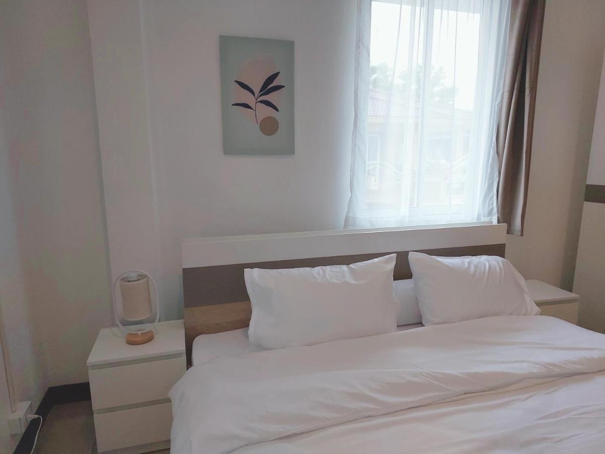 Happy Space: Cozy 2-Bedroom Villa with Free WiFi and Parking Nakhon Phanom Exterior photo