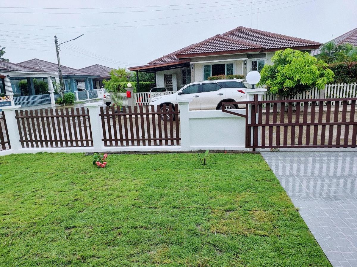 Happy Space: Cozy 2-Bedroom Villa with Free WiFi and Parking Nakhon Phanom Exterior photo