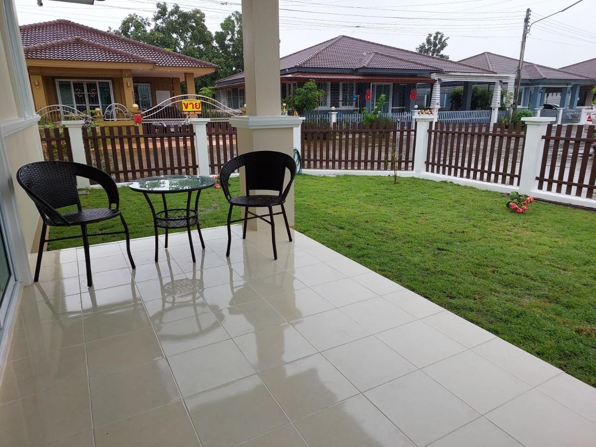Happy Space: Cozy 2-Bedroom Villa with Free WiFi and Parking Nakhon Phanom Exterior photo